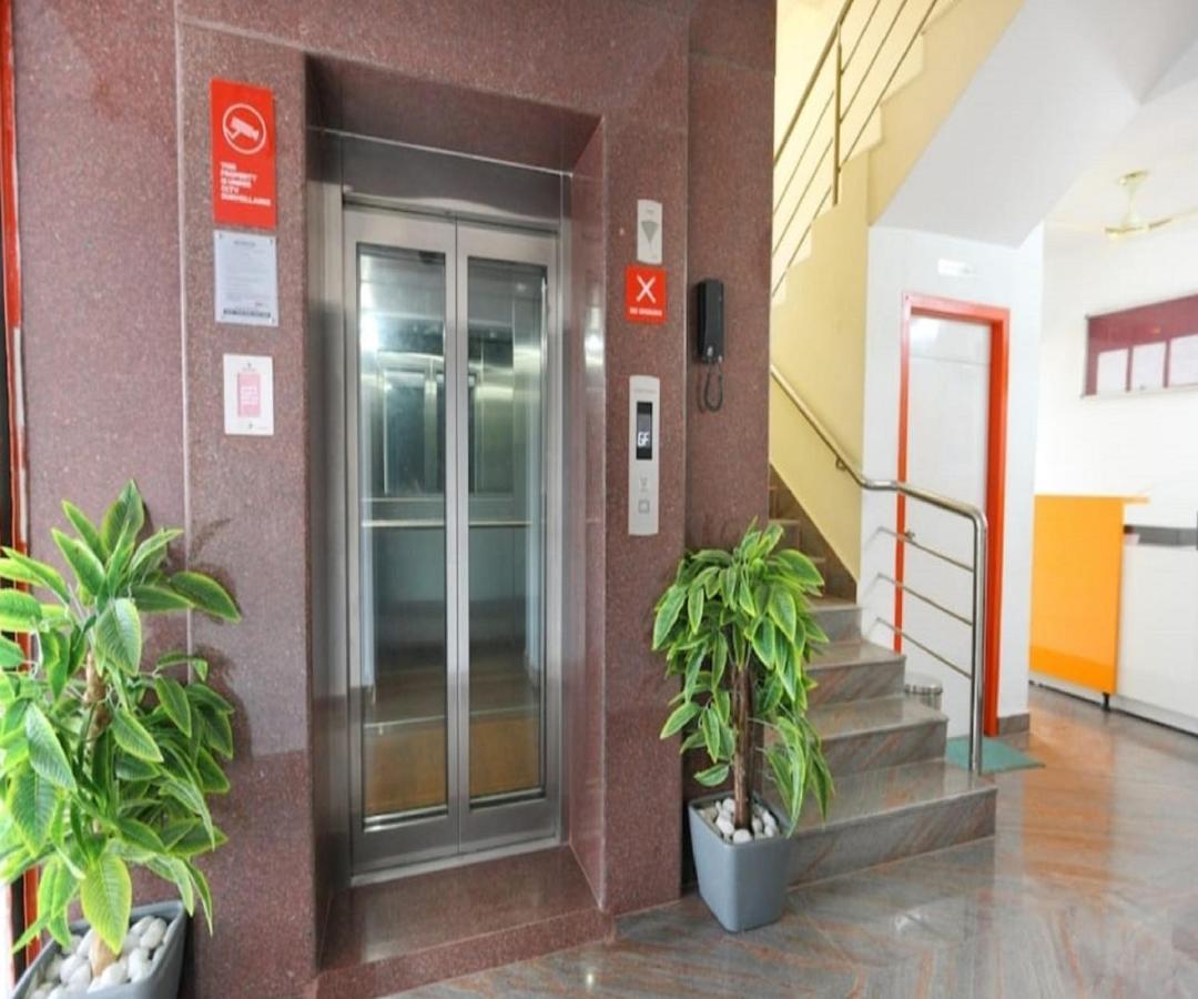 Its South East Residency Hotell Chennai Exteriör bild