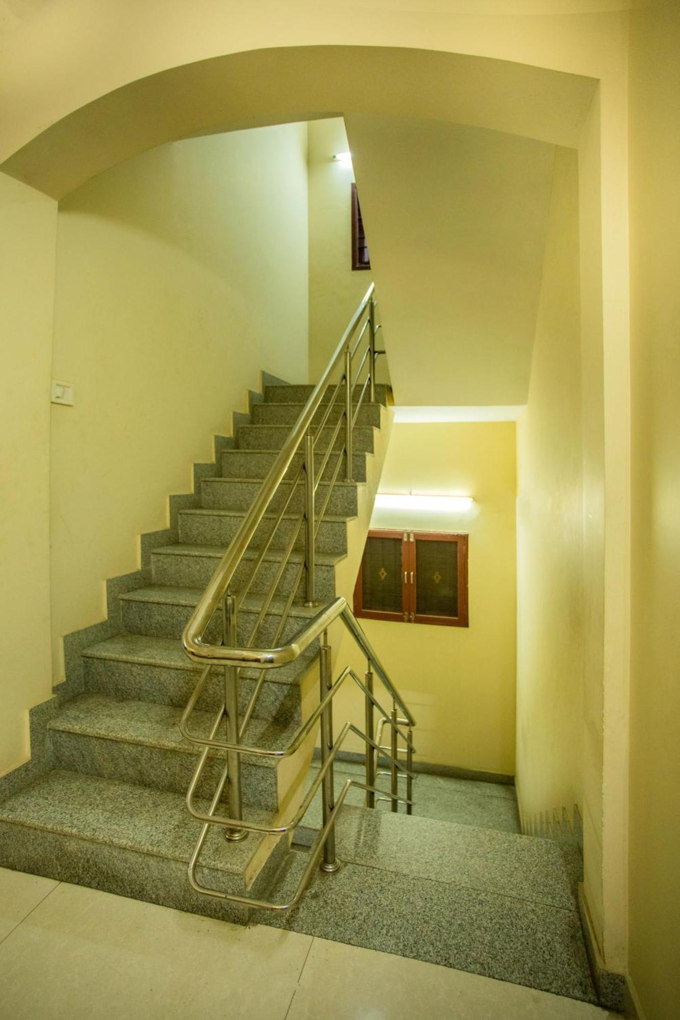 Its South East Residency Hotell Chennai Exteriör bild
